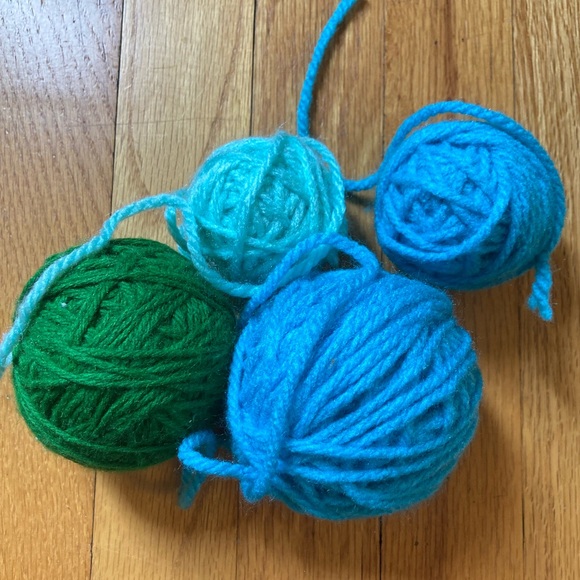 Bundle of blue and green yarn  136g total 8.4oz - Picture 1 of 3